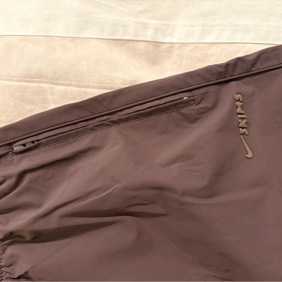 Skims Nike woven nylon 5" track shorts in L (exclusive color) - Picture 3 of 4